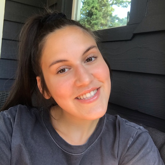 Meet the Posher, Sasha - Picture 2 of 2